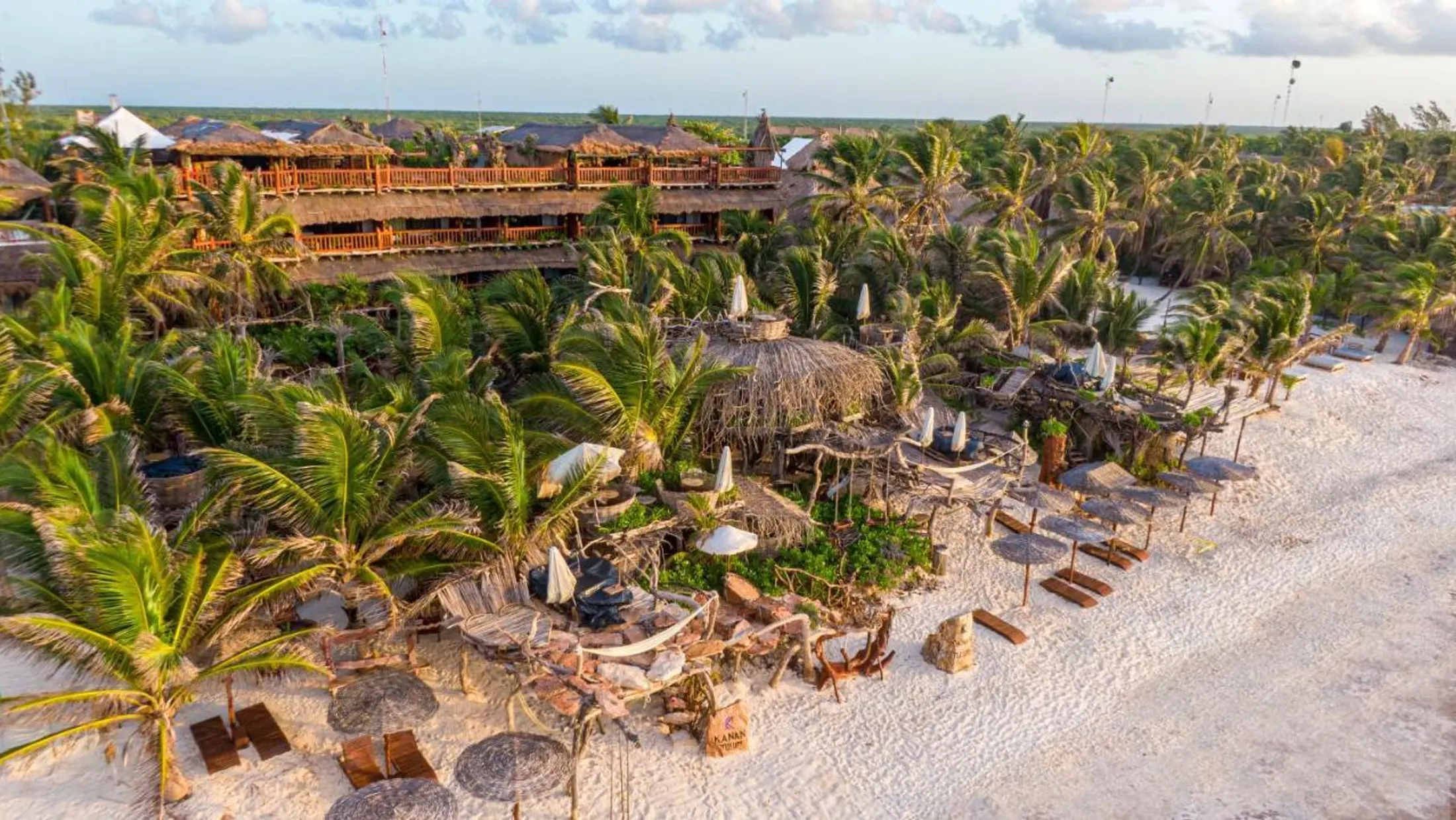 Beach club en Tulum dentro de la red Raise Connect